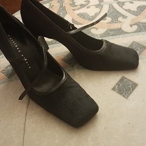 Black fur pumps